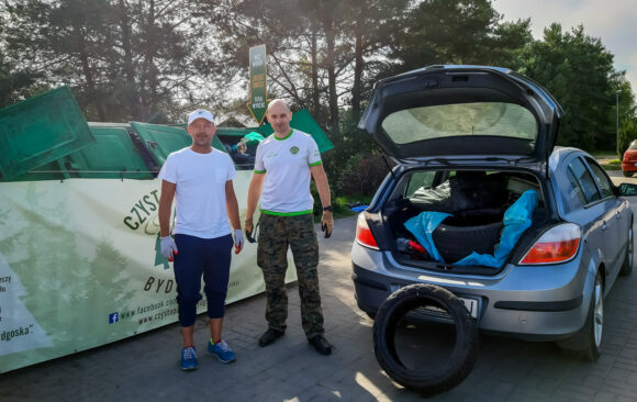 Udział w akcji sprzątania lasu Stowarzyszenia Czysta Puszcza Bydgoska
