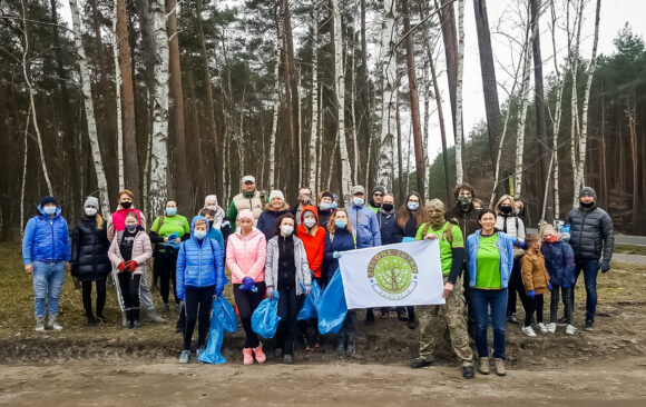 Akcja sprzątania lasu w Murowańcu i Drzewcach
