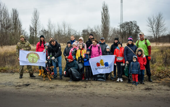 Akcja sprzątania terenów zielonych w Bydgoszczy na osiedlach Brdyujście i Fordon