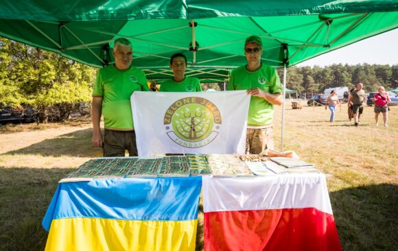 Sprzatanie lasu w Bialych Blotach