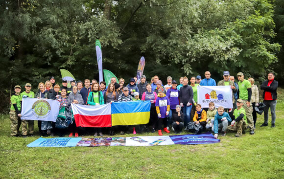 Sprzatanie nabrzezy Brdy z CANPACK