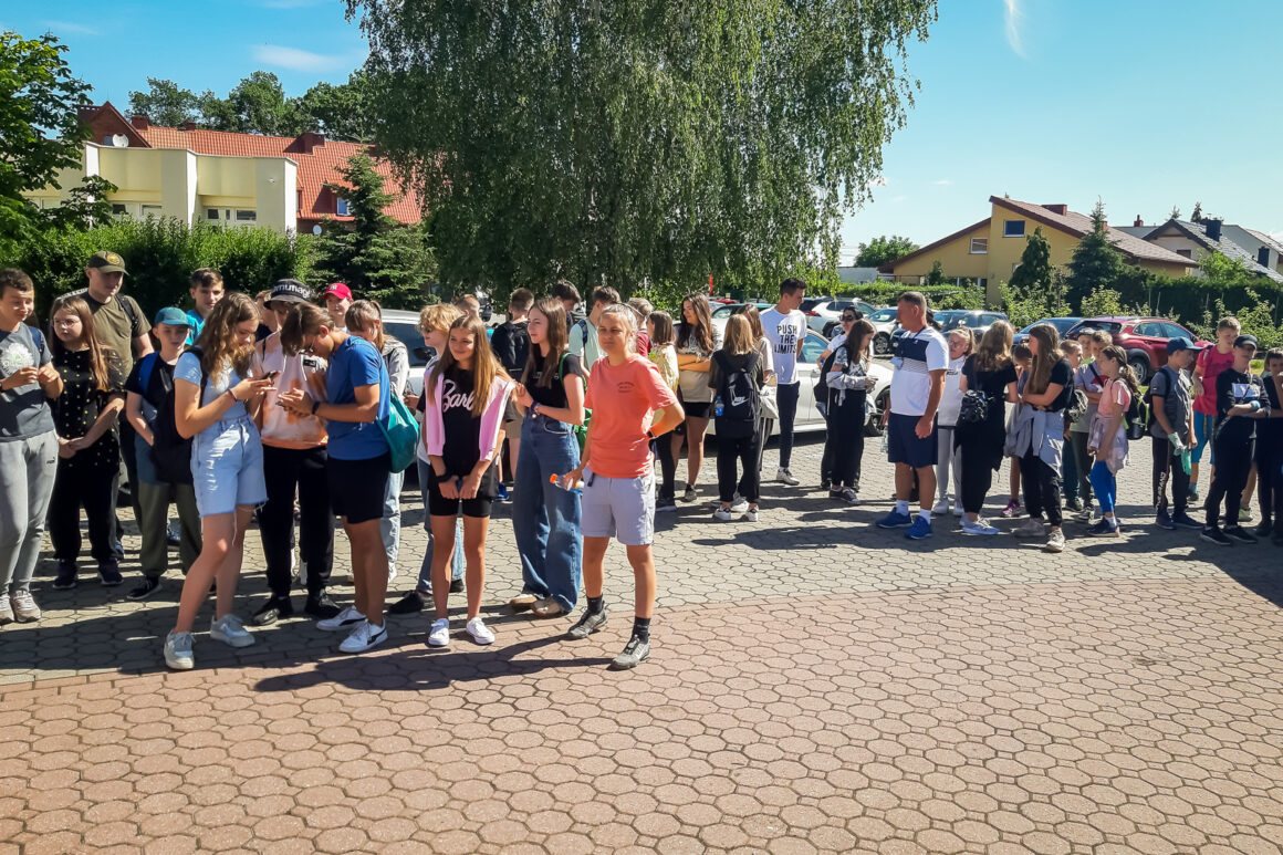 SP_Łochowo_06_2022 Akcja sprzątania lasu z uczniami SP w Łochowie