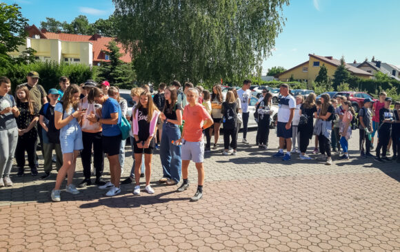Akcja sprzątania lasu z uczniami SP w Łochowie