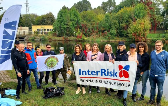 Akcja sprzątania terenów zielonych z pracownikami firmy Interrisk