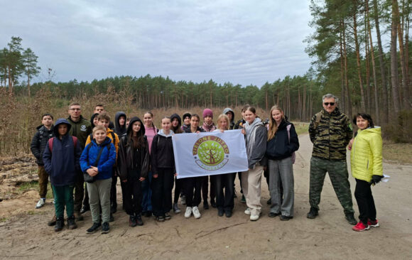 Posadzony kawałek lasu przez Szkołę Podstawową nr 10 001